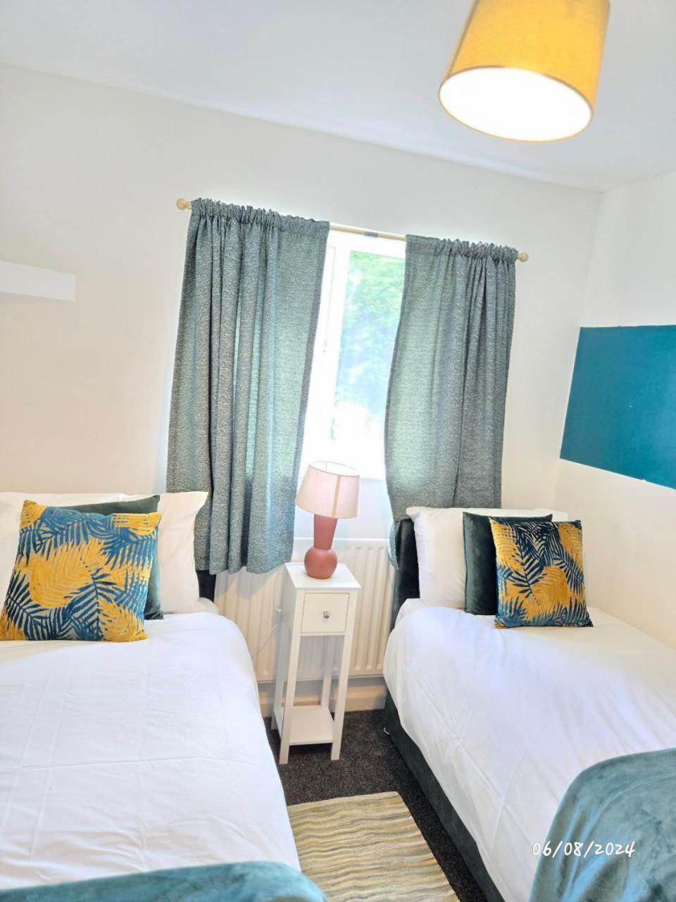 Laurel Three Bed House With Free Parking * Manchester